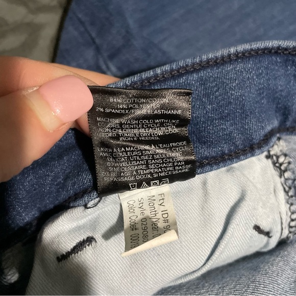 Like New Womans Express Jeans - Picture 5 of 6